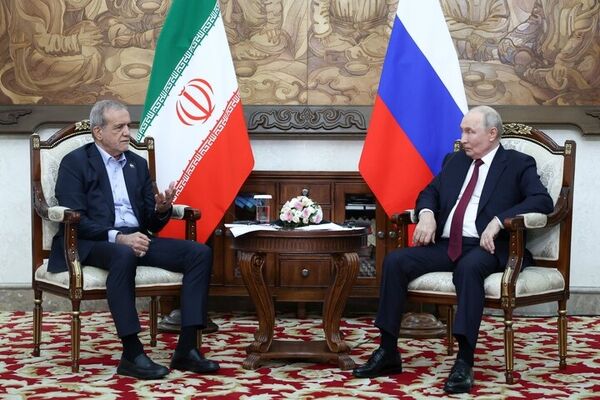 پزشکیان در دیدار با پوتین: ایران در برابر تجاوزگری ایستاده و خواهد ایستاد/ روابط ایران-روسیه رو به توسعه است

