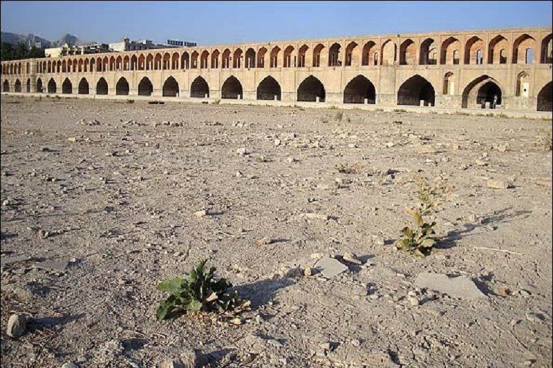 بسته راهکارهای احیای زاینده‌رود منتشر شد/ اجازه بارگذاری‌های جدید را نمی‌دهیم