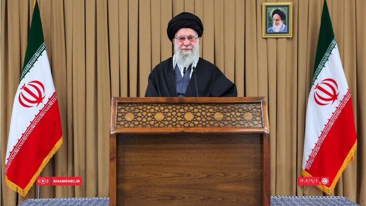 بسیج یک حرکت ارزشمند ملی است؛ در همه جای دنیا اگر چنین چیزی وجود داشته باشد، برای آنها بسیار مهم و مفید و لازم است، به خصوص در کشوری مثل کشور ما که علناً در مقابل چاقوکشهای بین‌المللی سینه سپر کرده/ گسترش مقاومت در جهان از ایران پایه‌گذاری شد