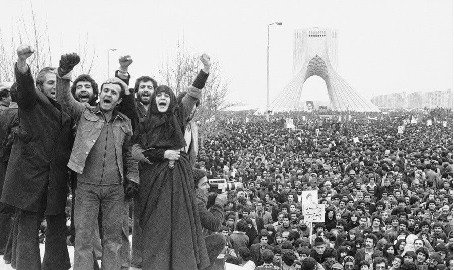 نسل جدید از ما طلبکار آرمانشهر قبل از انقلاب است در حالی که انقلاب نه ناسپاسی در بهشت که شورش در جهنم بود