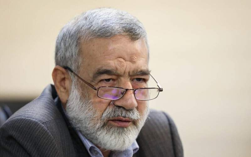 ادعای یک نماینده: پیامک های حجاب تذکر ساده بوده و منع قانونی ندارد!
