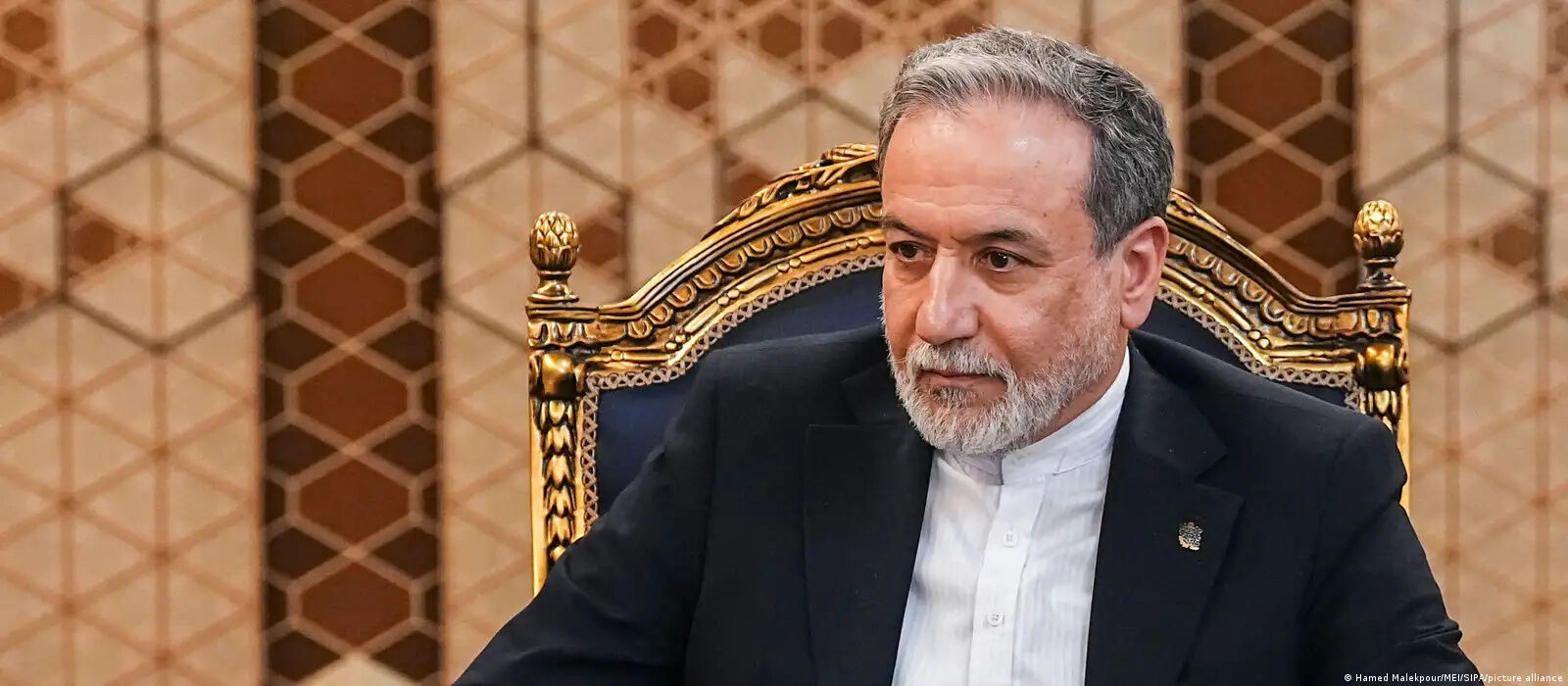 عراقچی: درباره هرگونه حضور آمریکا در منطقه پیرامونی خود نگرانی و حساسیت داریم اما در خصوص این موضوع مستقیما با دوستان ارمنی خود در تماس هستیم 