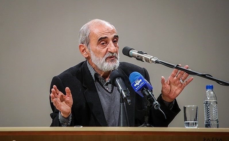 دلداری حسین شریعتمداری به سعید حدادیان؛ چه بهتر که «اجق وجق‌های بیسواد وطن‌فروش» از تو حمایت نمی‌کنند!