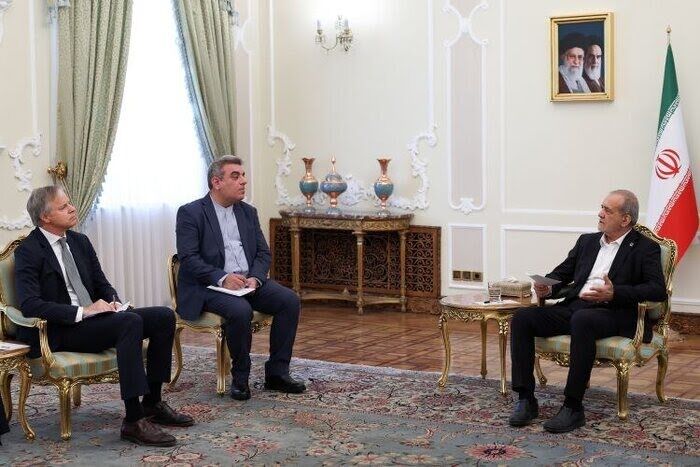 پزشکیان به سفیر جدید آلمان: سردی روابط نتیجه اقدامات غیرقابل قبول طرف آلمانی است/ تأکید بر گفت‌وگو برای رفع سوءتفاهم‌ها