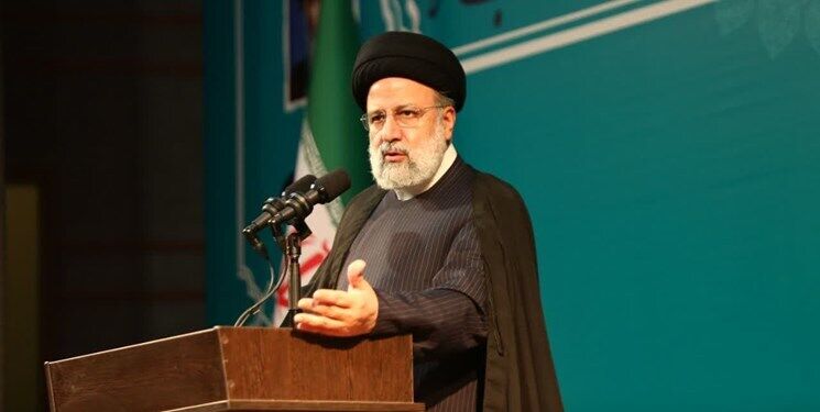 رئیسی و هیات همراه وارد زنجان شدند