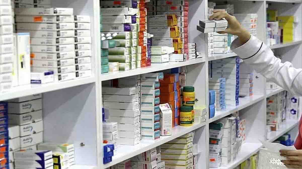 اعتراض انجمن داروسازان به ممنوعیت فروش متادون در داروخانه‌ها