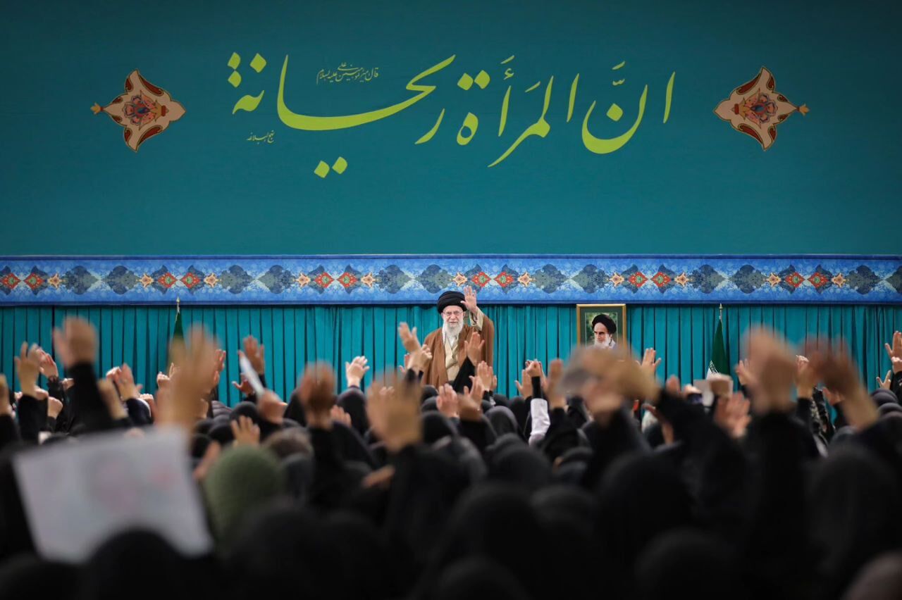 رهبر انقلاب مجوز وزیر شدن زنان را صادر کرد؛ دیگر دولت‌ها نمی‌توانند بهانه بیاورند