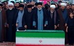 مرد سپاه‌پوشی که با چهره کاملا پوشیده در مراسم تشییع رهبر در مشهد شرکت کرد کیست؟ + عکس