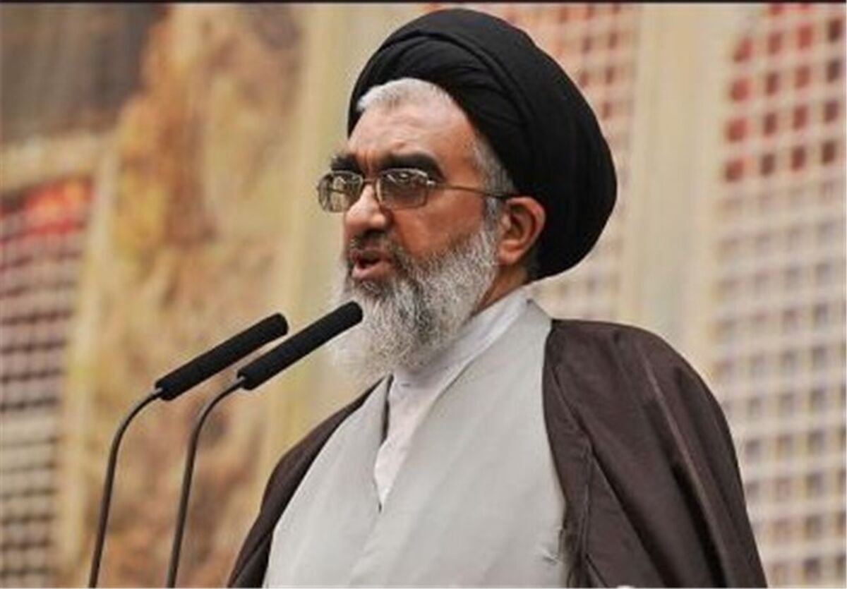 اگر جامعه بیدار و گوش به فرمان رهبر باشد همه تلاش دشمنان در نطفه خفه می‌شود