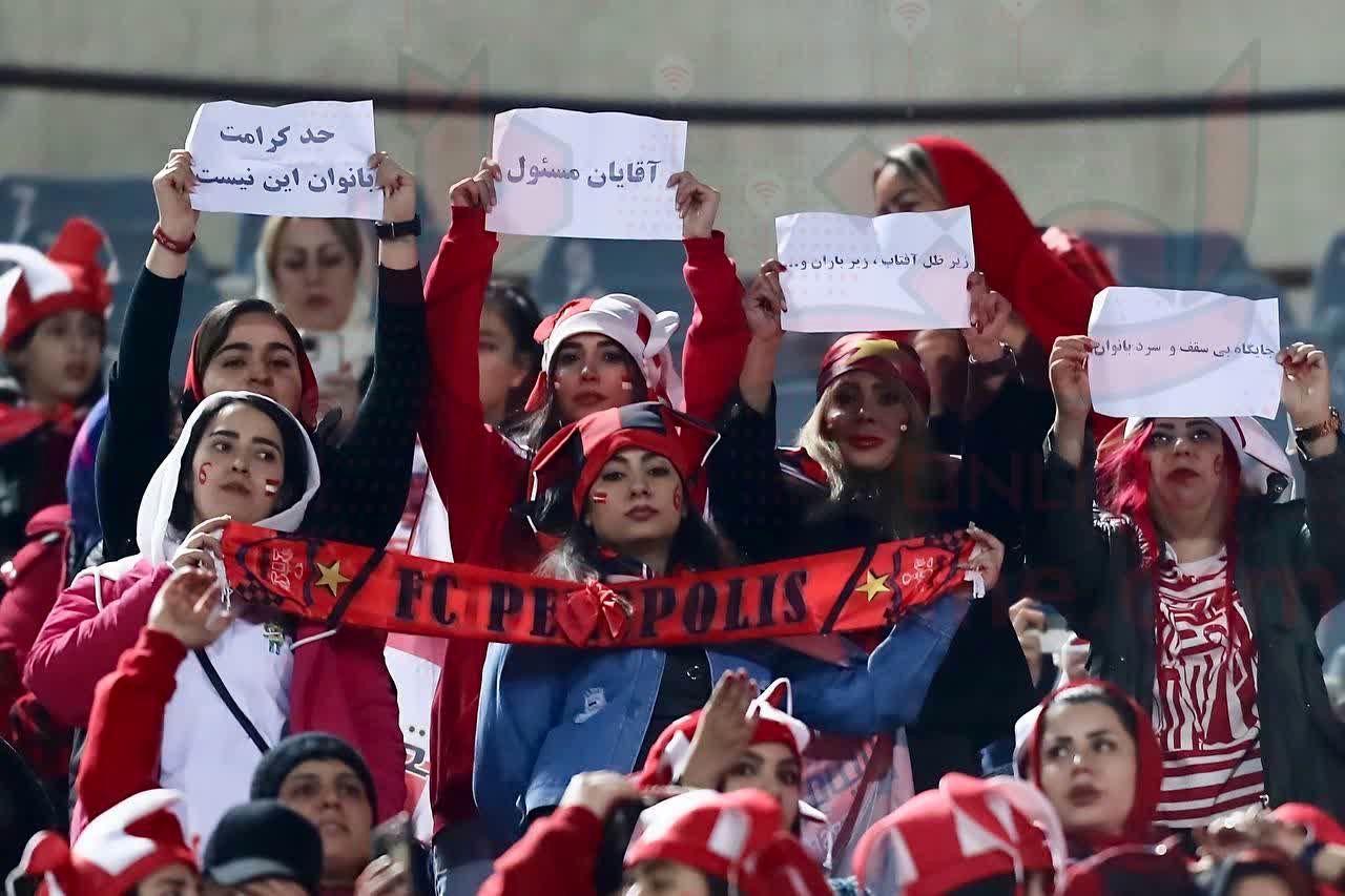 ماجرای یک عکس جنجالی در دربی؛ جای زنان اینجا نیست/ فقط چند ثانیه برای اعتراض فرصت داشتیم!