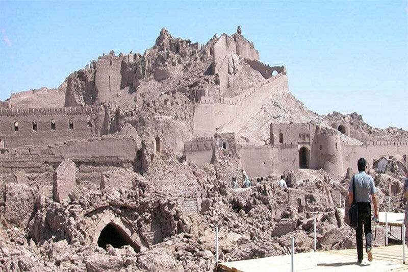 ۲۲ سال از زلزله مرگبار بم گذشت اما کوچه‌ها هنوز خاکی است؛ سودجویان چه بلایی بر سر اولین باغ شهر ایران آورده‌اند؟