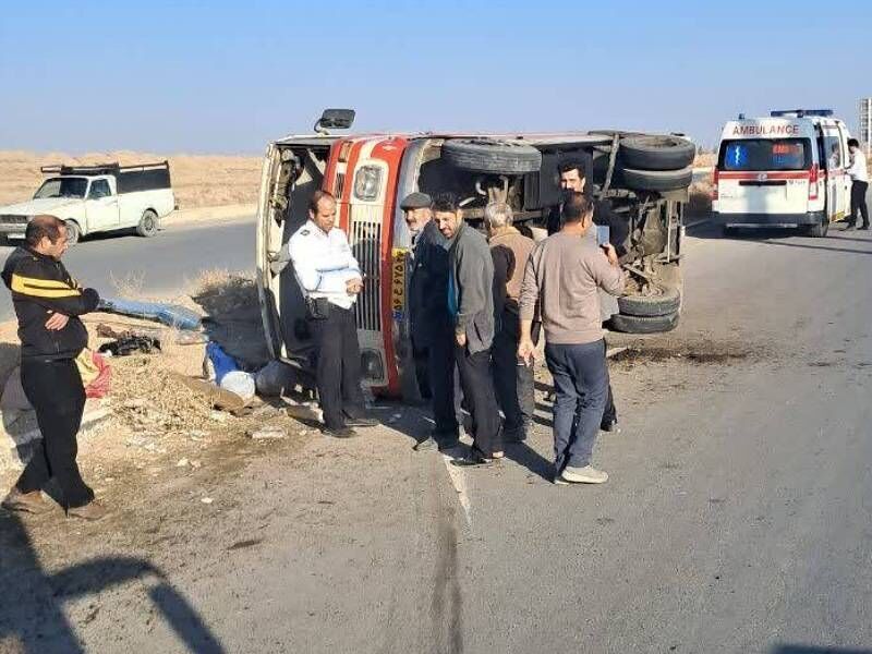 واژگونی مینی‌بوس در خراسان رضوی ۱۳ مصدوم بر جا گذاشت 