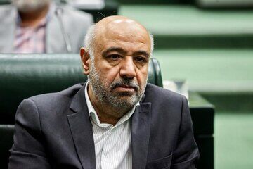 اعتراض یک فعال کارگری به فراخوان وزیر کار‌ برای افزایش دستمزدها؛ نظرسنجی بی فایده است