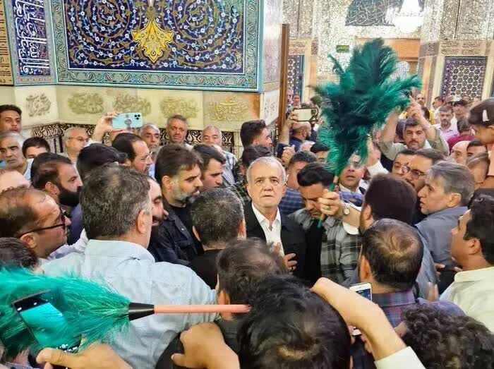 پزشکیان به زیارت حرم مطهر امام رضا (ع) رفت