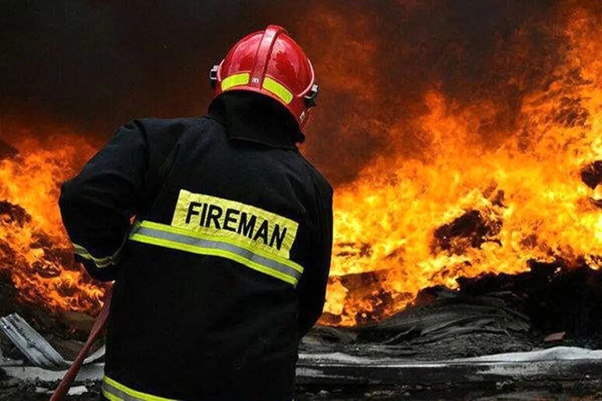 آتش‌سوزی در ساختمانی در خیابان ولیعصر تهران؛ ۱۰ نفر نجات یافتند