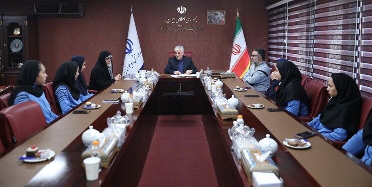 زنان وزنه‌بردار ایران به دیدار وزیر ورزش رفتند