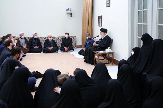 برخی از آثار مکتوب آیت الله مصباح باید در ذهنها جایگزین بشود