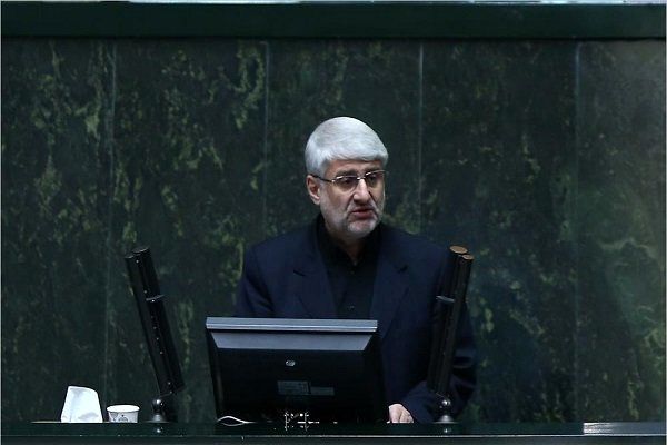 مجوز مجموعه‌هایی که حجاب را رعایت نمی‌کنند، لغو شود