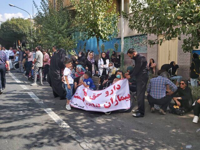 تجمع اعتراضی خانواده‌های بیماران SMA به منظور توزیع دارو