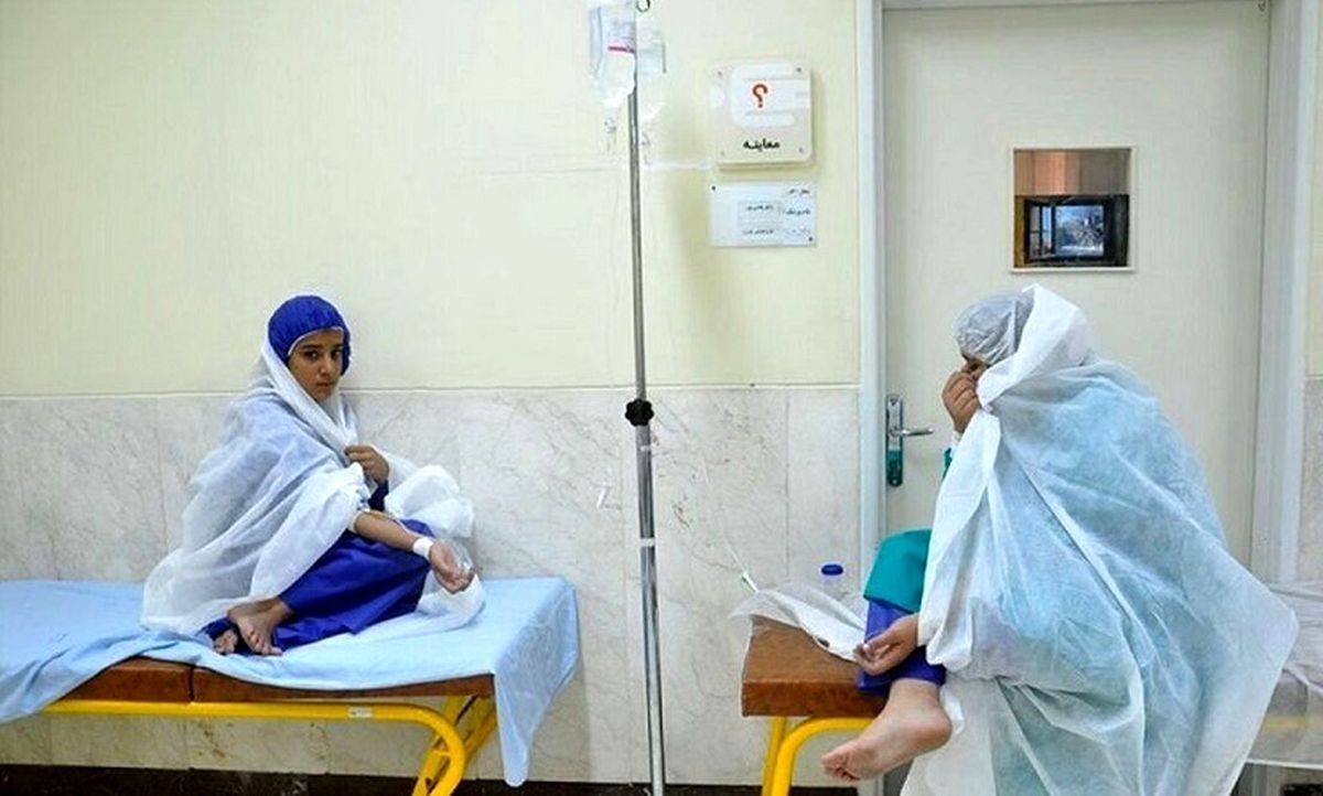گزارش مجلس درباره مسمومیت دانش‌آموزان نهایی شد/  مقصر؛ بمب بدبو!