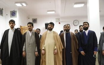 تصاویری ازعمامه‌گذاری طلبه‌ها در حوزه علمیه قم