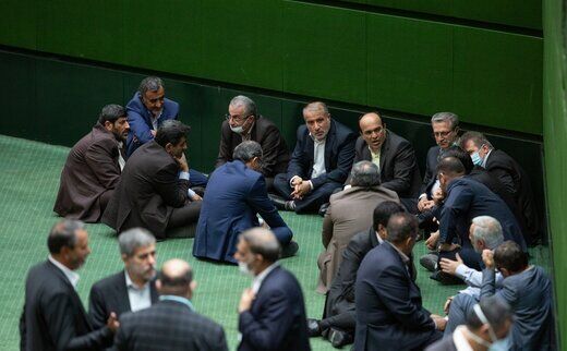 کمیسیون آموزش مجلس از طرح کذایی برای ممنوع‌الخروجی دانشجویان بی‌خبر است!