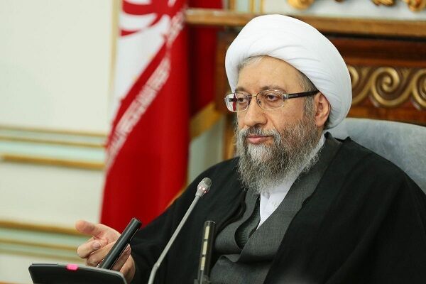 تصاویری از اندوه آملی لاریجانی در مراسم ترحیم مادر همسرش + عکس