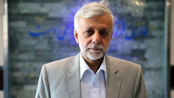 رضایی خودش را بسیار بالاتر از مخبر می‌داند
