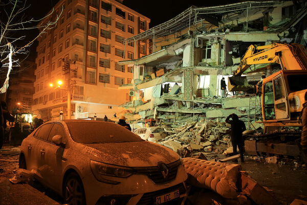 اشک‌ها و التماس ملی‌پوش سابق ترکیه: کمک!+عکس