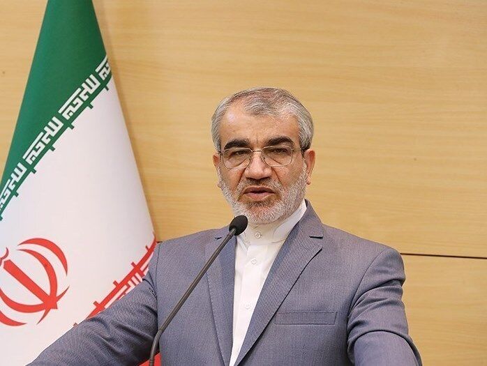 رفتار هرکس که مقابل نظام ایستاده باشد ملاک بررسی قرار می‌گیرد