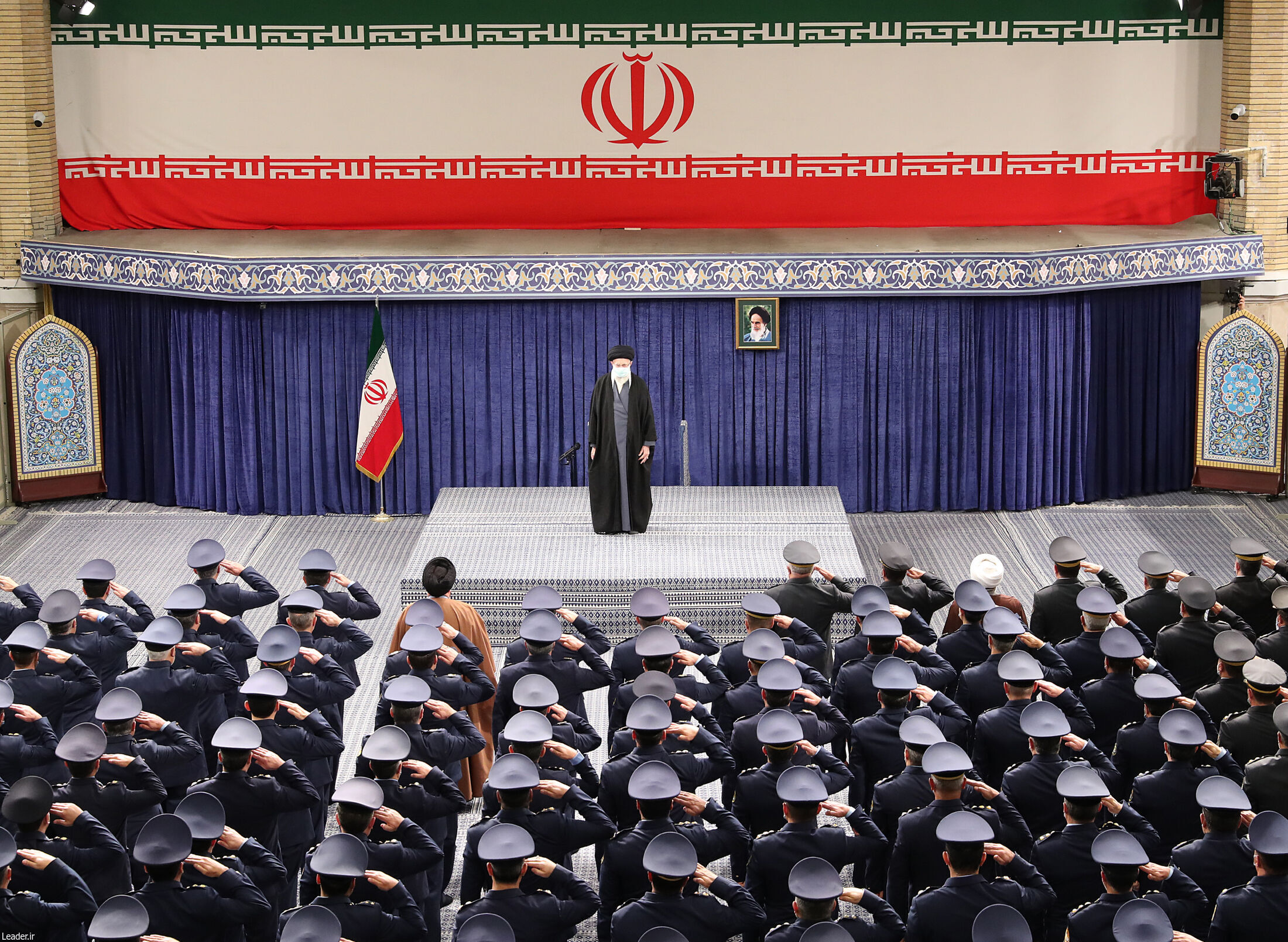 انقلابی بودن مسئله مهمی است؛ بعضی‌ها انقلابی می‌شوند ولی انقلابی نمی‌مانند