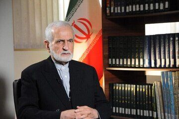 کمال خرازی: در ارتباط با همسایگان اشتباهات زیادی کردیم/ صدور انقلاب چیزی نبود که با روش‌های نادرست انجام بگیرد؛ برخی همسایگان از ما ترسیدند و نگران شدند
