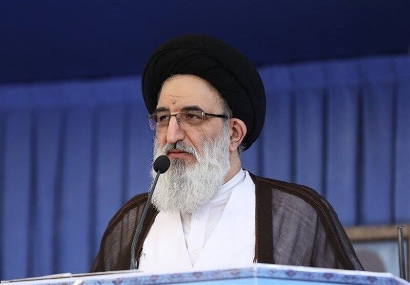 ادعای امام جمعه کرج: نیروهای ارزشی و حزب‌اللهی همه در مسیر وفاق قدم برمی‌دارند