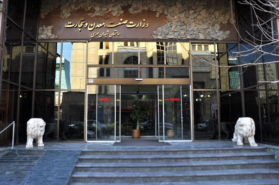 پیشنهاد یک استاد دانشگاه برای تفکیک وزارت صمت