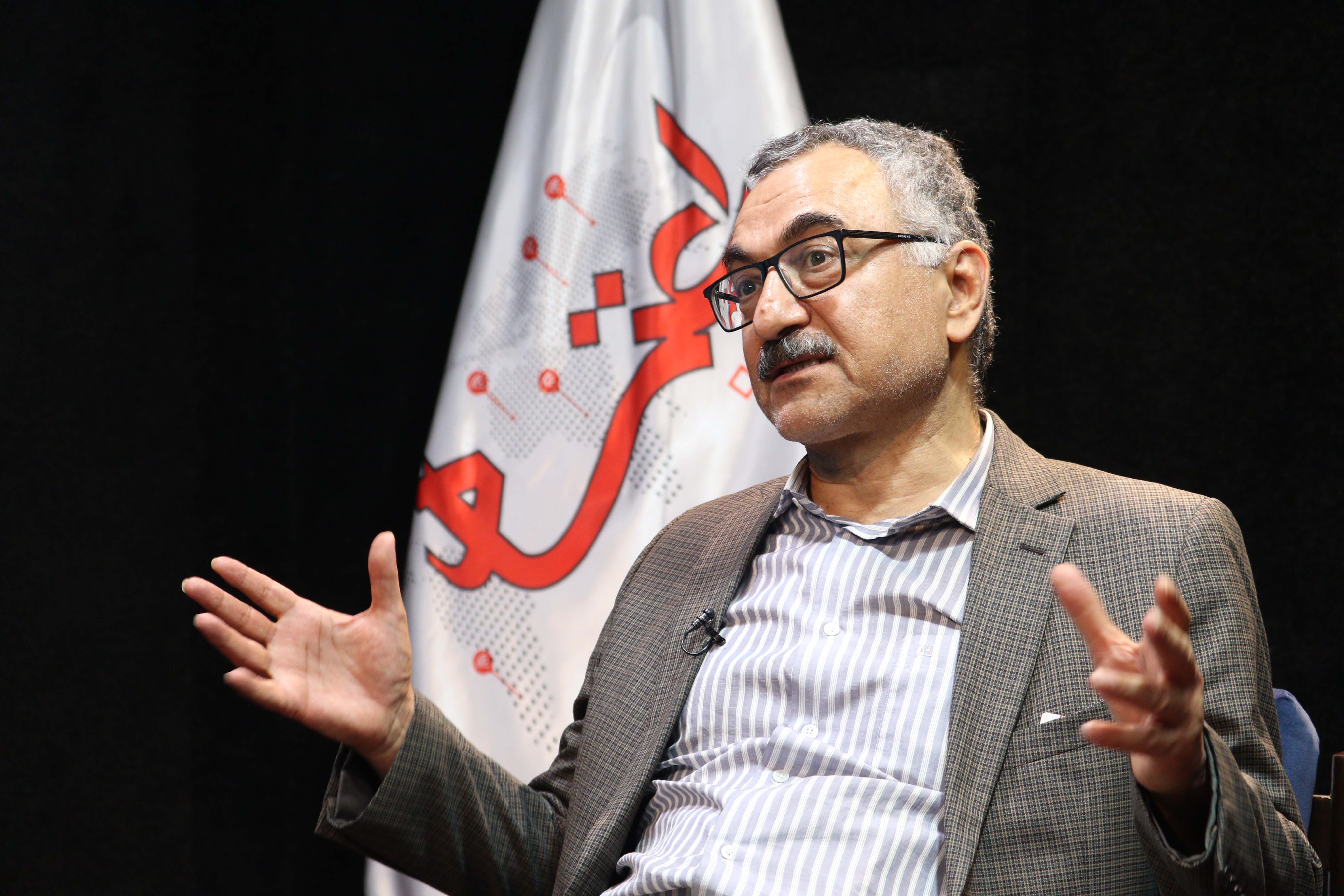 سرسوزنی از مواضع سال ۸۸ عقب ننشسته‌ام؛ با تمام قوا از آن دفاع می‌کنم