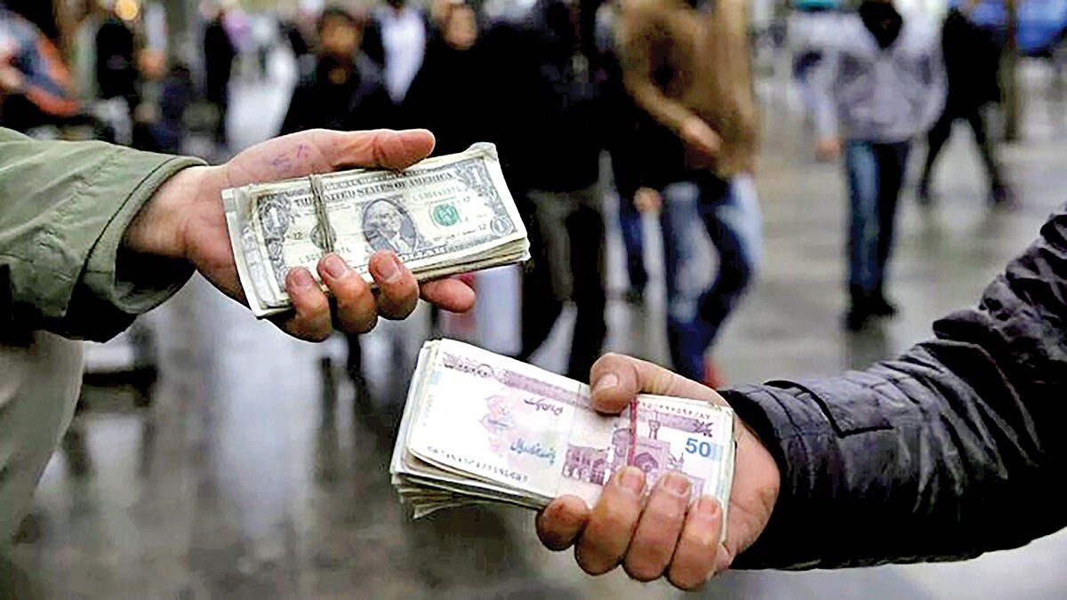قیمت دلار بالا نرفته؛ گران می‌فروشند!