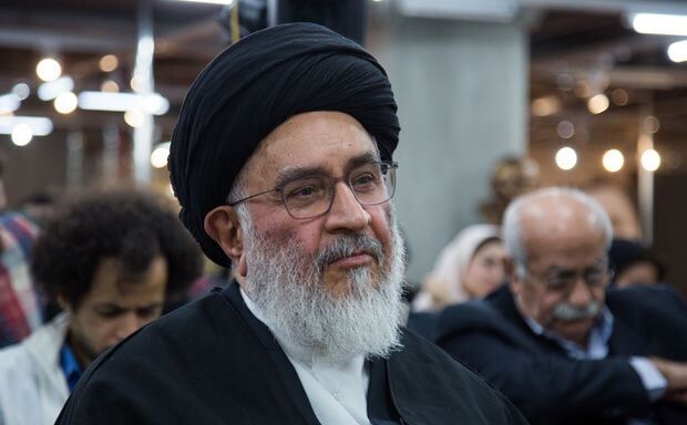 در تعجبم از وزیر علوم که چرا در موضوع اخراج استادان از دانشگاه‌ها سکوت پیشه کرد