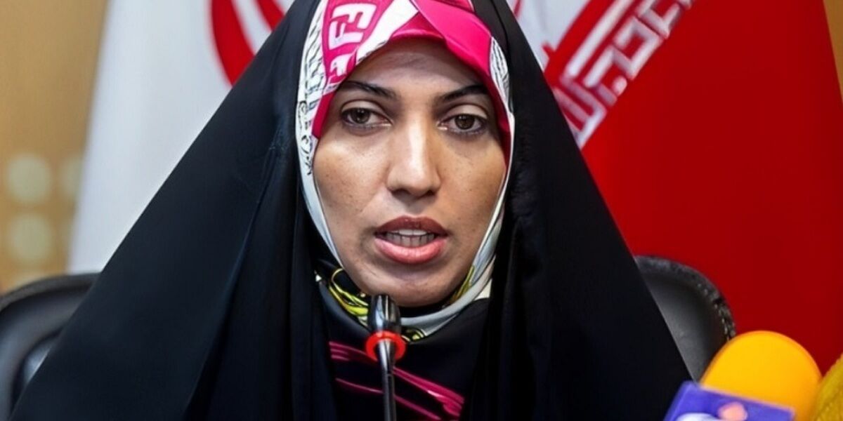 حمله توهین آمیز آمنه سادات ذبیح پور به احمدی نژاد+عکس