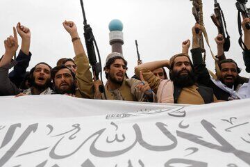 ممنوعیت جدید خنده‌دار در حکومت طالبان؛ سرودن شعر عاشقانه ممنوع!