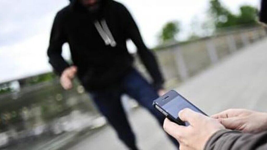 تلفن‌های همراه سرقتی از کجا سر درمی‌آورند؟