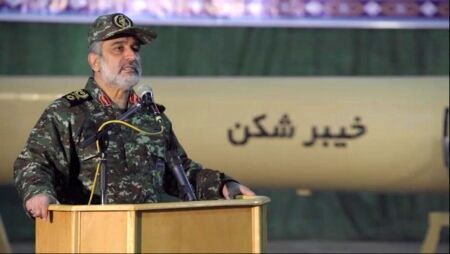 «خیبرشکن»سوخت جامد در فاز فرود دارای مانورپذیری برای عبور از سپر موشکی است