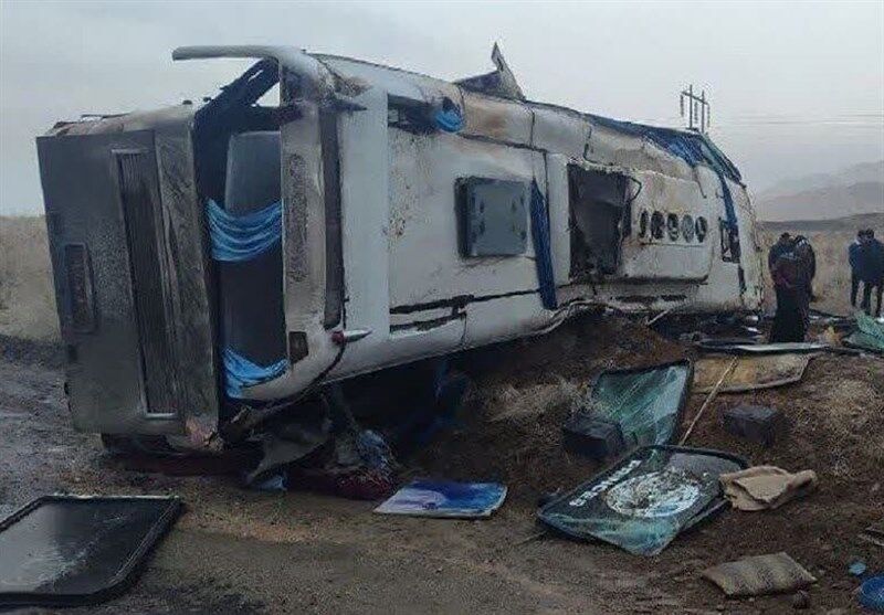اعتماد گزارش داد: جزئیات جدید از علت حادثه تصادف اتوبوس دانشجویان سمنانی؛ راننده اعتیاد داشت؛ بارها به اعتراض کرده بودیم