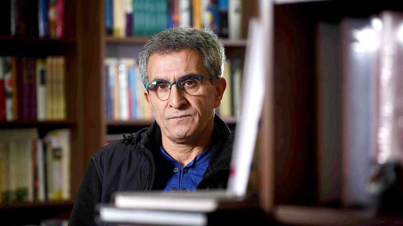 وقتی ابراهیم رئیسی در دادگاه از عباس معروفی کتاب «سمفونی مردگان» را خرید