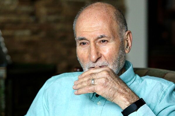جوانان معترض امروز از «چریک پیر» و «دوستانش» عبور کرده‌اند