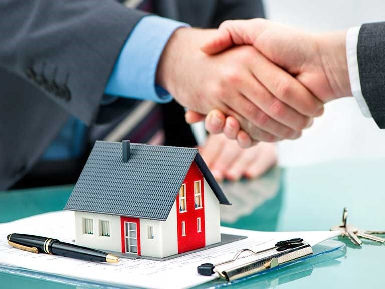 افزایش صفِ مستاجران در پی ۸ سال تاخیر در ساخت مسکن