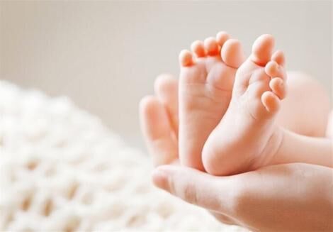 این زن با یک وضعیت عجیب بچه‌دار شد+ عکس