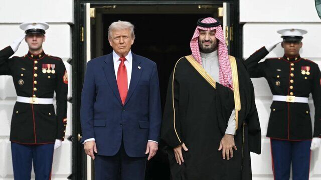 الجزیره: بعد از ظهر شنبه، بن سلمان در تماس تلفنی با ترامپ هشدار داد که حمله به زیرساخت‌های حیاتی ایران می‌تواند به حملات علیه تأسیسات انرژی کشور‌های خلیج فارس منجر شود؛ شنبه شب، رئیس‌جمهور آمریکا اعلام کرد که حمله برنامه‌ریزی شده را لغو کرده
