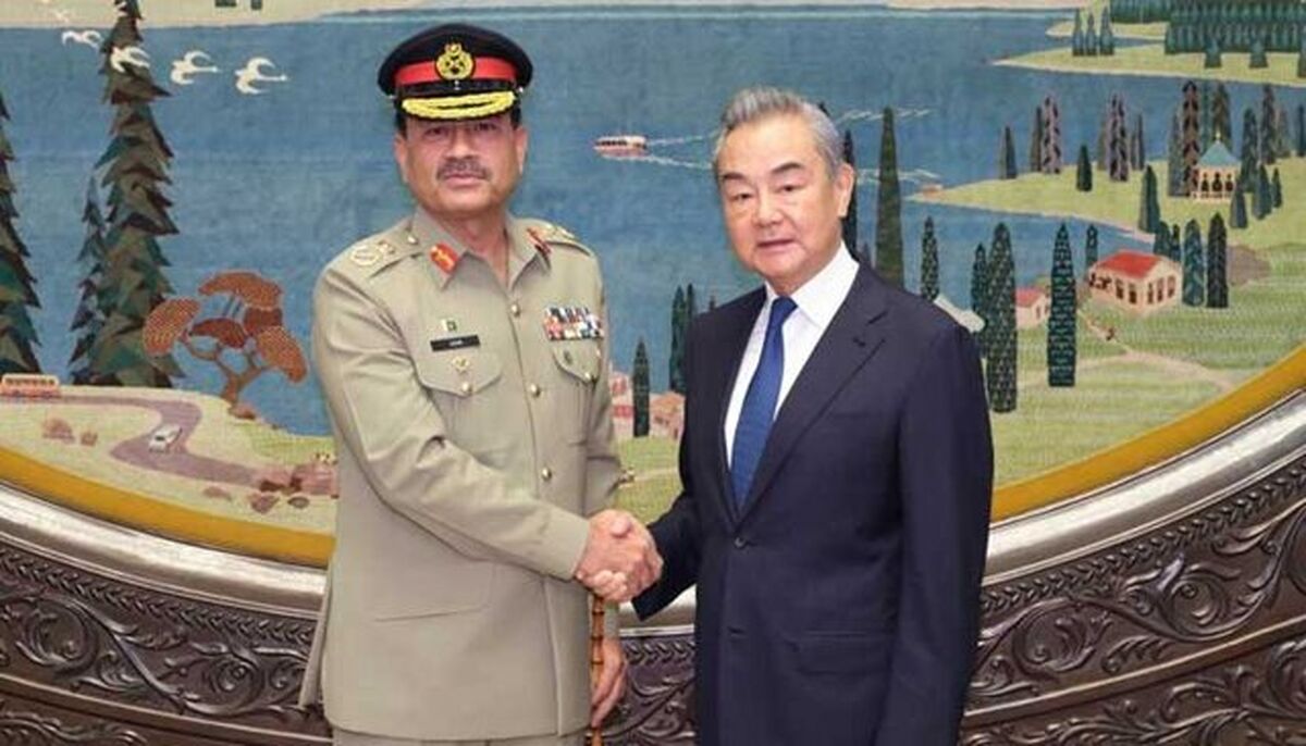 دیدار فرمانده ارتش پاکستان با وزیر خارجه چین