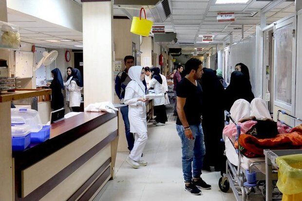 وضعیت بحرانی بیمارستان‌ها بعد از افزایش موج مهاجرت پزشکان و پرستاران؛ فرزند‌آوری جز اولویت‌های نظام است اما «ماما» نیست!