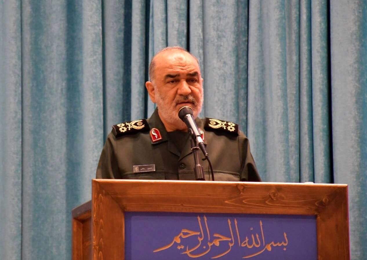 امروز فصل انتخاب است، نمی‌شود وسط ایستاد؛ یا در جبهه اسلام باشیم یا در جبهه کفر